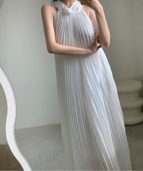 YUGA(ユーガ)の「YUGA_YGMC Korean-style Halter neck pleated dress(ワンピース・レディース・ブラック/ホワイト・FREE)」の5枚目の写真