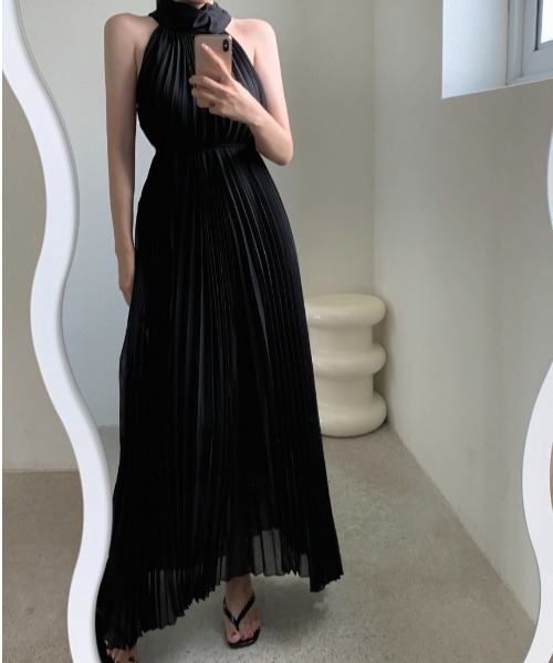 YUGA(ユーガ)の「YUGA_YGMC Korean-style Halter neck pleated dress(ワンピース・レディース・ブラック/ホワイト・FREE)」の19枚目の写真