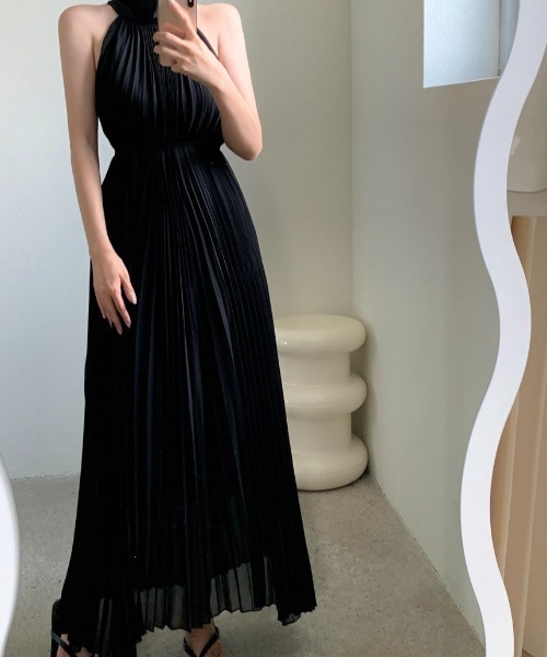 YUGA(ユーガ)の「YUGA_YGMC Korean-style Halter neck pleated dress(ワンピース・レディース・ブラック/ホワイト・FREE)」の20枚目の写真
