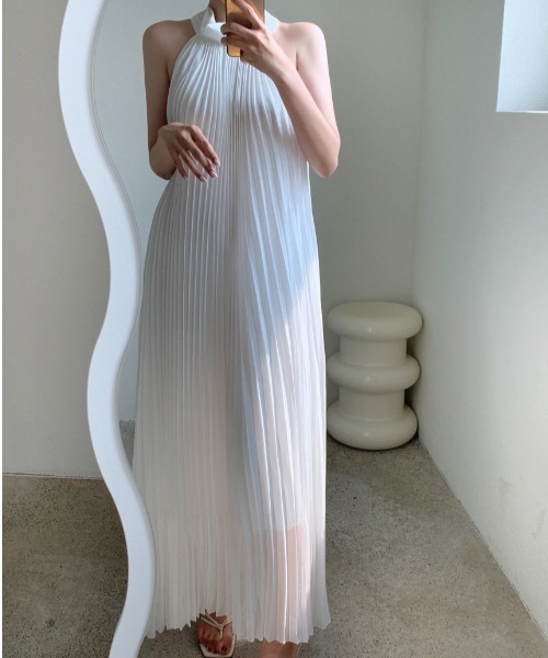 YUGA(ユーガ)の「YUGA_YGMC Korean-style Halter neck pleated dress(ワンピース・レディース・ブラック/ホワイト・FREE)」の8枚目の写真