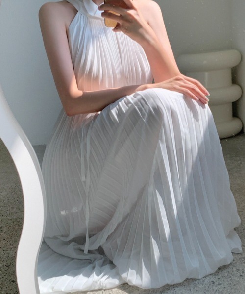 YUGA(ユーガ)の「YUGA_YGMC Korean-style Halter neck pleated dress(ワンピース・レディース・ブラック/ホワイト・FREE)」の10枚目の写真