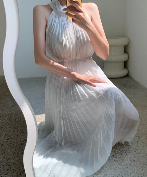 YUGA(ユーガ)の「YUGA_YGMC Korean-style Halter neck pleated dress(ワンピース・レディース・ブラック/ホワイト・FREE)」の9枚目の写真