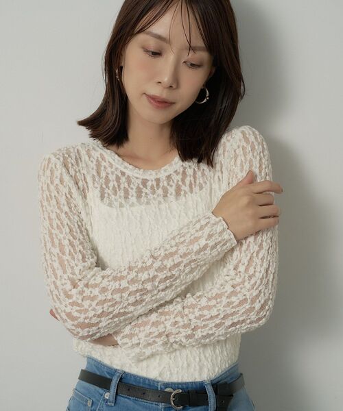 UNTITLED(アンタイトル)の「【羽織りのインナーに】レースプルオーバー(Tシャツ/カットソー・レディース・ライトブルー/オフホワイト/ブラック・00/02/04/44/48)」の2枚目の写真