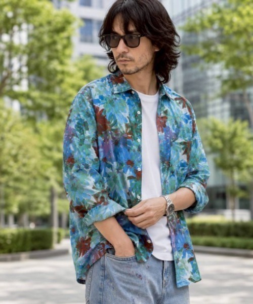 KAMINARI_TOKIO(カミナリトキオ)の「大柄フラワープリントレギュラーカラーシャツ(シャツ/ブラウス・レディース・ベージュ/レッド/ピンク/ブルー・FREE)」の3枚目の写真