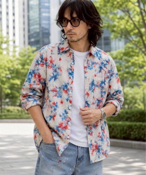 KAMINARI_TOKIO(カミナリトキオ)の「大柄フラワープリントレギュラーカラーシャツ(シャツ/ブラウス・レディース・ベージュ/レッド/ピンク/ブルー・FREE)」の5枚目の写真