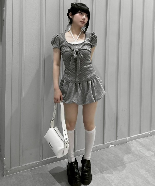 Never mind the XU / Chikashitsu+(ネバーマインド ザ エックスユー / チカシツプラス)の「【nmtc+】French Ribbon Check Top (2color) / 【エヌエムティーシープラス】フレンチリボンチェック半袖クロップドトップス(Tシャツ/カットソー・レディース・アイボリー/チャコール・ONE SIZE)」の6枚目の写真