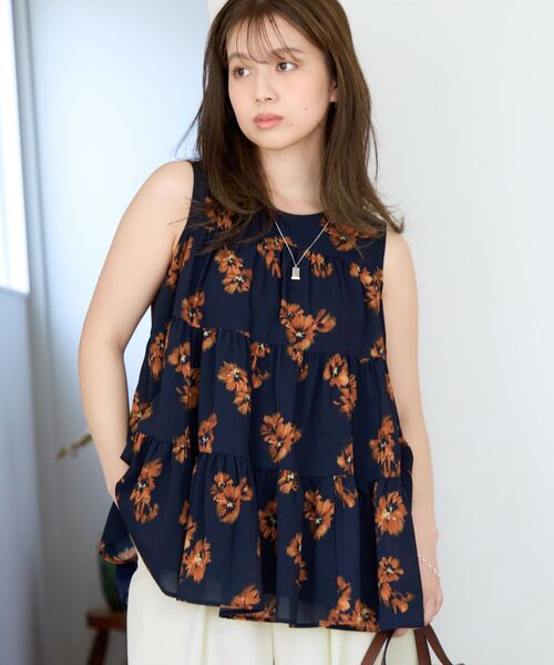COHINA(コヒナ)の「ブラッシュフラワーティアードブラウス 【低身長・小柄女性】(シャツ/ブラウス・レディース・ネイビー/ベージュ・ONE SIZE)」の15枚目の写真