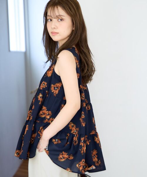 COHINA(コヒナ)の「ブラッシュフラワーティアードブラウス 【低身長・小柄女性】(シャツ/ブラウス・レディース・ネイビー/ベージュ・ONE SIZE)」の16枚目の写真