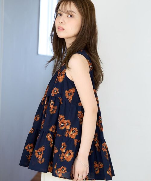 COHINA(コヒナ)の「ブラッシュフラワーティアードブラウス 【低身長・小柄女性】(シャツ/ブラウス・レディース・ネイビー/ベージュ・ONE SIZE)」の17枚目の写真