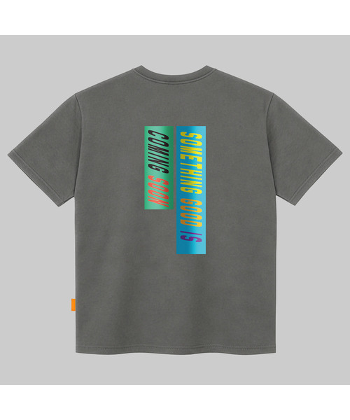 LLAMO(エラモ)の「カミングスーン 半袖Tシャツ 男女共用 ビッグサイズ S 4XL(Tシャツ/カットソー・レディース・ホワイト/チャコールグレー/ブラック・SMALL/MEDIUM/LARGE/X-LARGE/2XL/4XL/3XL)」の1枚目の写真