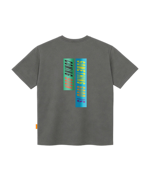 LLAMO(エラモ)の「カミングスーン 半袖Tシャツ 男女共用 ビッグサイズ S 4XL(Tシャツ/カットソー・レディース・ホワイト/チャコールグレー/ブラック・SMALL/MEDIUM/LARGE/X-LARGE/2XL/4XL/3XL)」の4枚目の写真