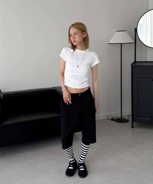 4INT.(フォイント)の「【ウエスト細見え】サイドシャーリング 無地 半袖 Tシャツ(Tシャツ/カットソー・レディース・チャコール/グレー/ブラック/ホワイト・FREE)」の21枚目の写真