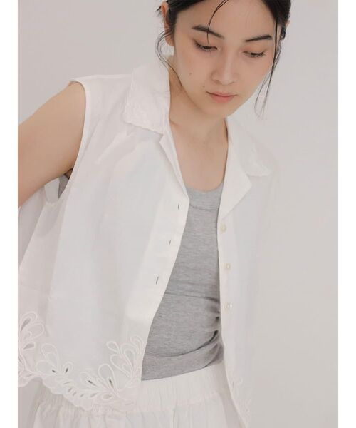FIKA.(フィーカ)の「Open collar cutwork shirt(シャツ/ブラウス・レディース・オフホワイト/ブラック・MEDIUM)」の4枚目の写真