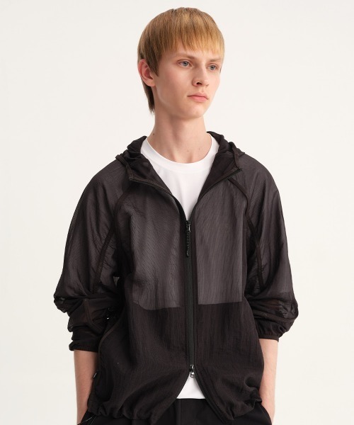 MODE COMMUTER(モードコミューター)の「Lightweight Mesh Full-Zip Hoodie Jacket(マウンテンパーカー・メンズ・ブラック・LARGE)」の1枚目の写真