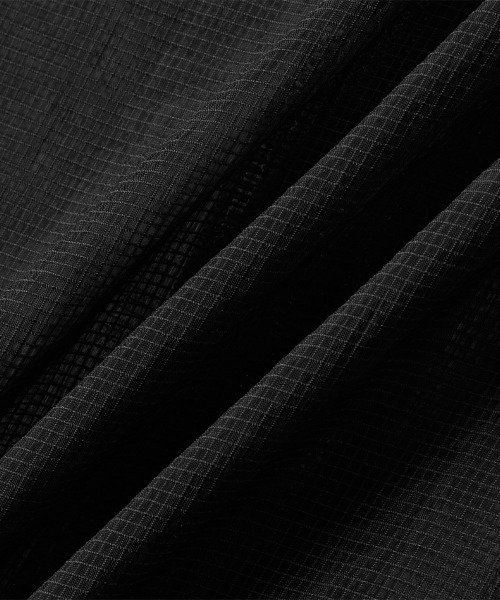 MODE COMMUTER(モードコミューター)の「Lightweight Mesh Full-Zip Hoodie Jacket(マウンテンパーカー・メンズ・ブラック・LARGE)」の17枚目の写真