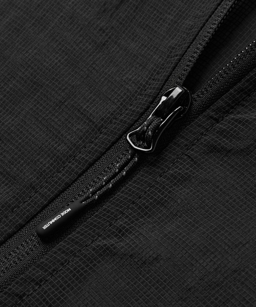 MODE COMMUTER(モードコミューター)の「Lightweight Mesh Full-Zip Hoodie Jacket(マウンテンパーカー・メンズ・ブラック・LARGE)」の9枚目の写真