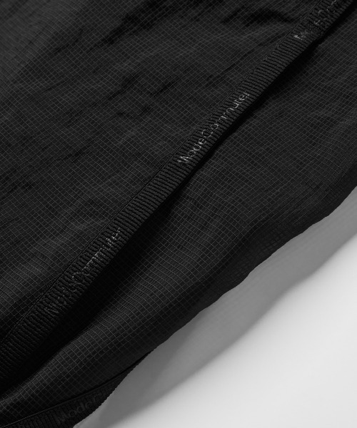 MODE COMMUTER(モードコミューター)の「Lightweight Mesh Full-Zip Hoodie Jacket(マウンテンパーカー・メンズ・ブラック・LARGE)」の10枚目の写真