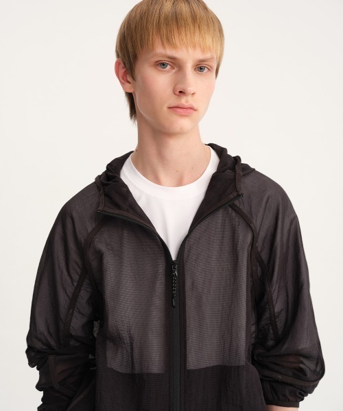 MODE COMMUTER(モードコミューター)の「Lightweight Mesh Full-Zip Hoodie Jacket(マウンテンパーカー・メンズ・ブラック・LARGE)」の13枚目の写真