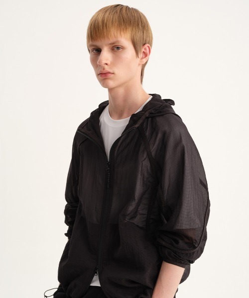 MODE COMMUTER(モードコミューター)の「Lightweight Mesh Full-Zip Hoodie Jacket(マウンテンパーカー・メンズ・ブラック・LARGE)」の4枚目の写真