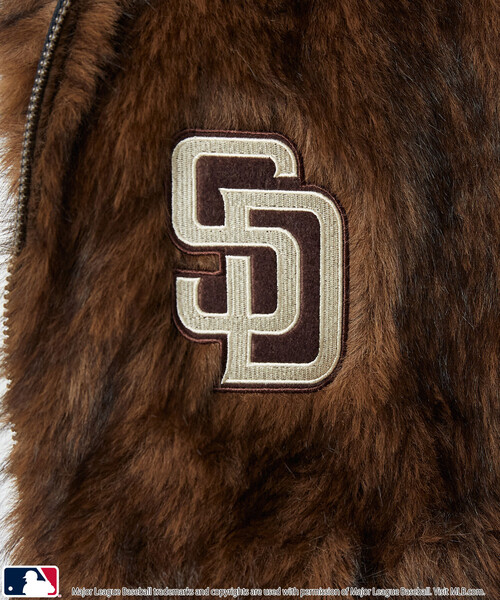 PUBLUX(パブリュクス)の「PUBLUX/パブリュクス 別注 MLB フェイクファージャケット 限定展開(その他アウター・メンズ・キャメル/ブラウン/ダークブラウン・MEDIUM/LARGE)」の19枚目の写真