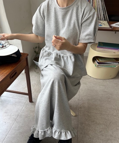 Girly Doll(ガーリードール)の「【セットアップ】ペプラム半袖カットソー&フリル裾ロングスカート(セットアップ・レディース・ブラック/グレー・FREE)」の5枚目の写真