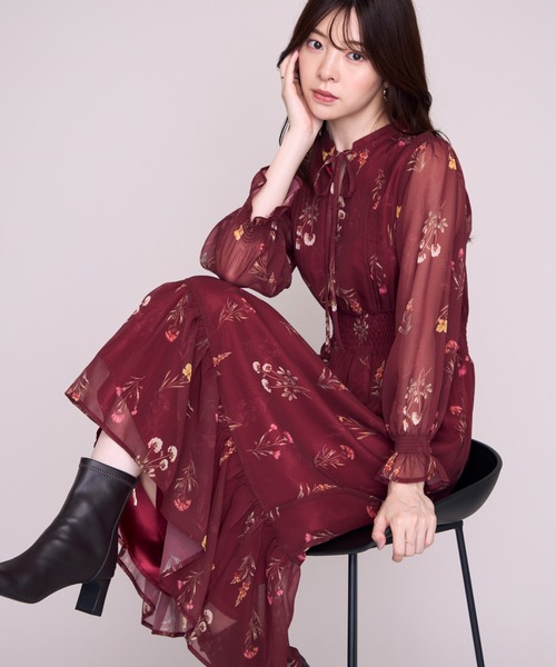 MISCH MASCH(ミッシュマッシュ)の「2026秋冬新作 オータムボタニカルティアードワンピース(ワンピース・レディース・ブラウン/レッド/アイボリー・M/S)」の1枚目の写真