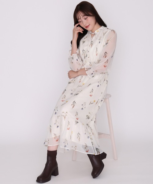 MISCH MASCH(ミッシュマッシュ)の「2026秋冬新作 オータムボタニカルティアードワンピース(ワンピース・レディース・ブラウン/レッド/アイボリー・M/S)」の15枚目の写真
