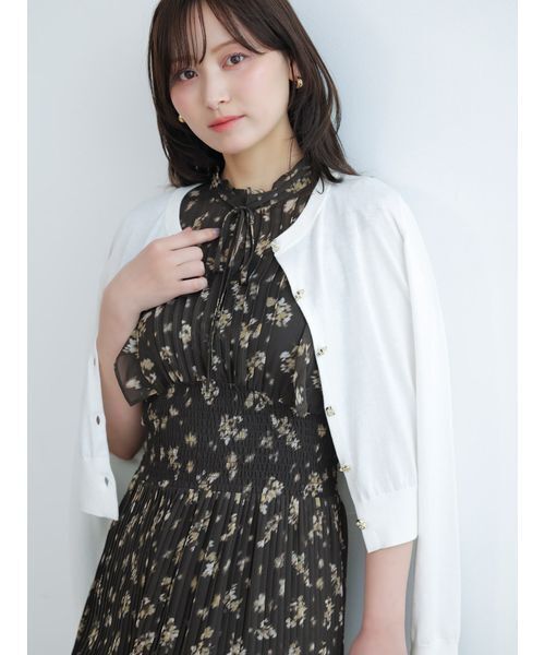SNIDEL(スナイデル)の「バリエモチーフ釦カーディガン(カーディガン/ボレロ・レディース・サックスブルー/アイボリー/ネイビー/アニマル・F)」の2枚目の写真