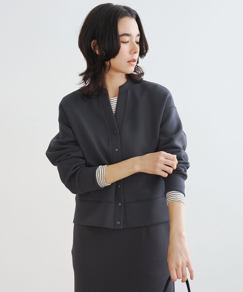UNFILO（アンフィーロ）の「【WEB限定カラー】BEAUTY FORM JERSEY キーネックカーディガン（カーディガン/ボレロ・レディース・ベージュ系/ネイビー系/ブラック系/レッド系/カーキ系/ターコイズブルー系/グレー系・X-LARGE）」の3枚目の写真