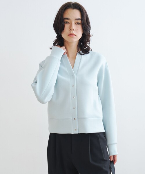 UNFILO（アンフィーロ）の「【WEB限定カラー】BEAUTY FORM JERSEY キーネックカーディガン（カーディガン/ボレロ・レディース・ベージュ系/ネイビー系/ブラック系/レッド系/カーキ系/ターコイズブルー系/グレー系・X-LARGE）」の6枚目の写真
