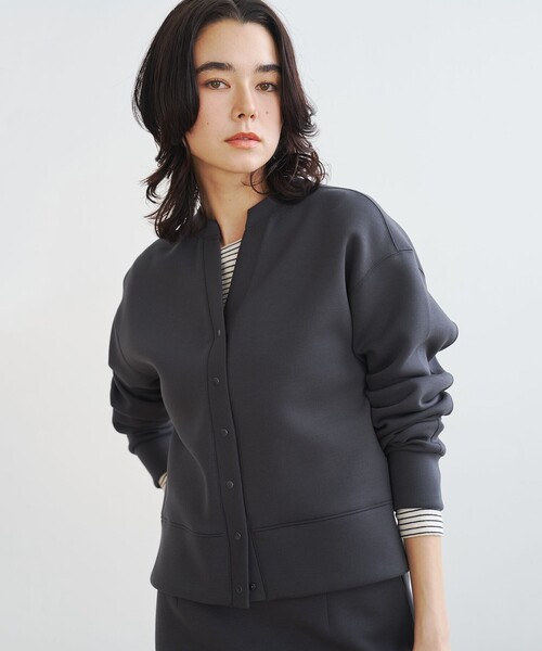 UNFILO（アンフィーロ）の「【WEB限定カラー】BEAUTY FORM JERSEY キーネックカーディガン（カーディガン/ボレロ・レディース・ベージュ系/ネイビー系/ブラック系/レッド系/カーキ系/ターコイズブルー系/グレー系・X-LARGE）」の19枚目の写真