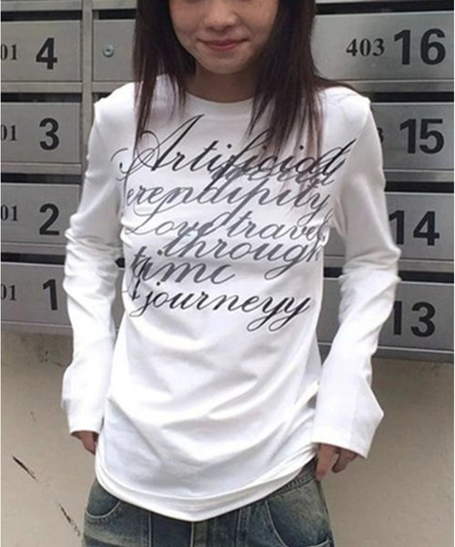 AsheKsha（アシクシャ）の「ロゴプリント ホワイト丸首長袖Tシャツ（Tシャツ/カットソー・レディース・ホワイト・M）」の3枚目の写真