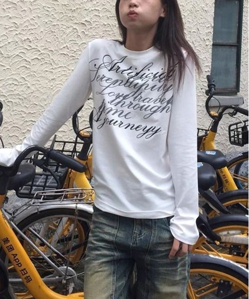 AsheKsha（アシクシャ）の「ロゴプリント ホワイト丸首長袖Tシャツ（Tシャツ/カットソー・レディース・ホワイト・M）」の4枚目の写真
