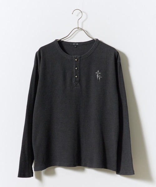 ROOPTOKYO（ループトウキョウ）の「ワンポイント刺繍ワッフルヘンリーネックロンT Tシャツ 長袖 ピグメント加工 ワッフル生地 カジュアル y2K グランジ ストリート メンズ レディース 2026年 秋 秋服 冬 冬服（Tシャツ/カットソー・メンズ・ブラック/レッド/チャコール・M/L）」の8枚目の写真