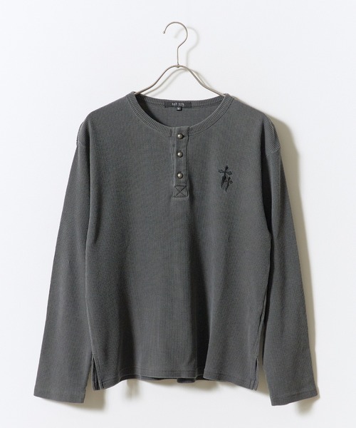 ROOPTOKYO（ループトウキョウ）の「ワンポイント刺繍ワッフルヘンリーネックロンT Tシャツ 長袖 ピグメント加工 ワッフル生地 カジュアル y2K グランジ ストリート メンズ レディース 2026年 秋 秋服 冬 冬服（Tシャツ/カットソー・メンズ・ブラック/レッド/チャコール・M/L）」の9枚目の写真