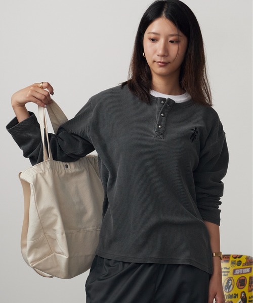 ROOPTOKYO（ループトウキョウ）の「ワンポイント刺繍ワッフルヘンリーネックロンT Tシャツ 長袖 ピグメント加工 ワッフル生地 カジュアル y2K グランジ ストリート メンズ レディース 2026年 秋 秋服 冬 冬服（Tシャツ/カットソー・メンズ・ブラック/レッド/チャコール・M/L）」の11枚目の写真