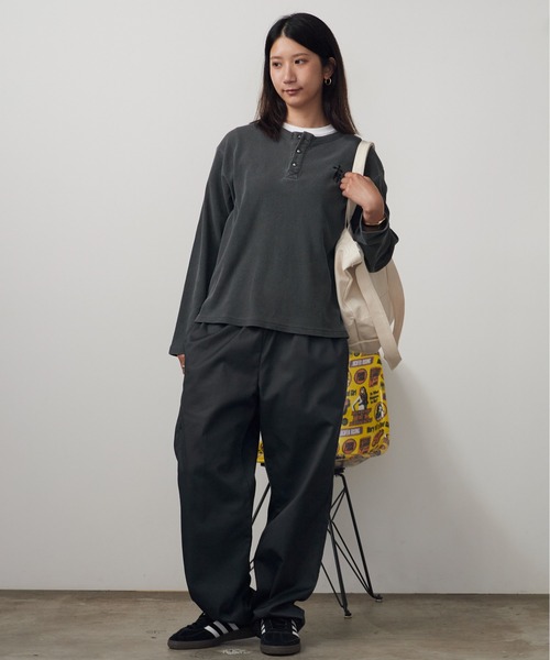 ROOPTOKYO（ループトウキョウ）の「ワンポイント刺繍ワッフルヘンリーネックロンT Tシャツ 長袖 ピグメント加工 ワッフル生地 カジュアル y2K グランジ ストリート メンズ レディース 2026年 秋 秋服 冬 冬服（Tシャツ/カットソー・メンズ・ブラック/レッド/チャコール・M/L）」の14枚目の写真