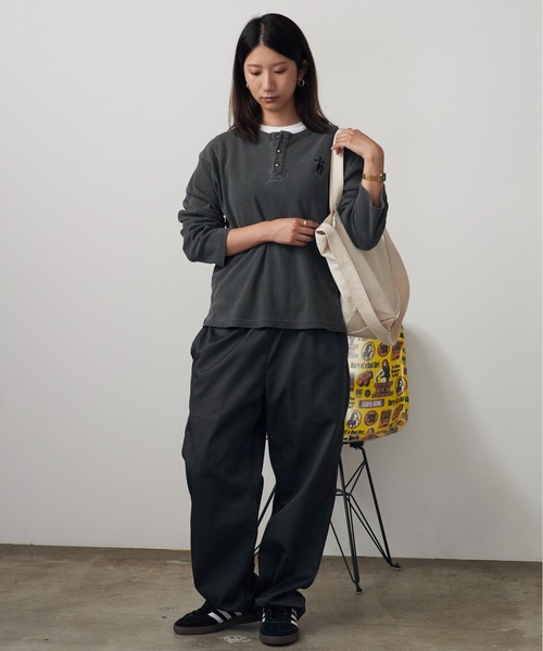 ROOPTOKYO（ループトウキョウ）の「ワンポイント刺繍ワッフルヘンリーネックロンT Tシャツ 長袖 ピグメント加工 ワッフル生地 カジュアル y2K グランジ ストリート メンズ レディース 2026年 秋 秋服 冬 冬服（Tシャツ/カットソー・メンズ・ブラック/レッド/チャコール・M/L）」の15枚目の写真