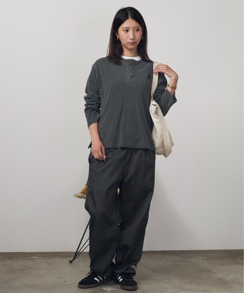 ROOPTOKYO（ループトウキョウ）の「ワンポイント刺繍ワッフルヘンリーネックロンT Tシャツ 長袖 ピグメント加工 ワッフル生地 カジュアル y2K グランジ ストリート メンズ レディース 2026年 秋 秋服 冬 冬服（Tシャツ/カットソー・メンズ・ブラック/レッド/チャコール・M/L）」の16枚目の写真