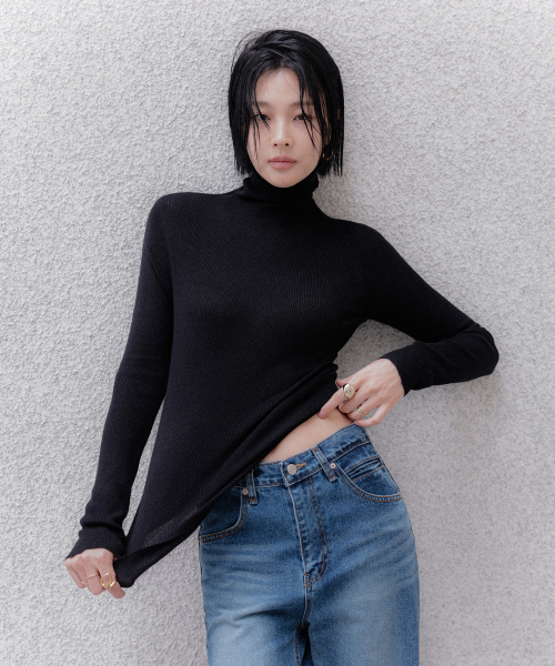 MEMUA(メムア)の「ローリング スリム ハイネック ニット(ブラック)(ニット/セーター・レディース・ブルー/アイボリー/ネイビー/ダークブラウン/グレー/ベージュ/キャメル/ミント/ブラック/ワイン・FREE)」の11枚目の写真