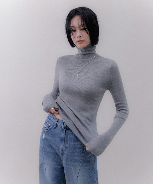 MEMUA(メムア)の「ローリング スリム ハイネック ニット(ブラック)(ニット/セーター・レディース・ブルー/アイボリー/ネイビー/ダークブラウン/グレー/ベージュ/キャメル/ミント/ブラック/ワイン・FREE)」の13枚目の写真