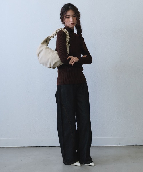 Clum(クルム)の「gather handle shoulder bag / ギャザーハンドルショルダーバッグ(ショルダーバッグ・レディース・ブラック/アイボリー・FREE)」の10枚目の写真