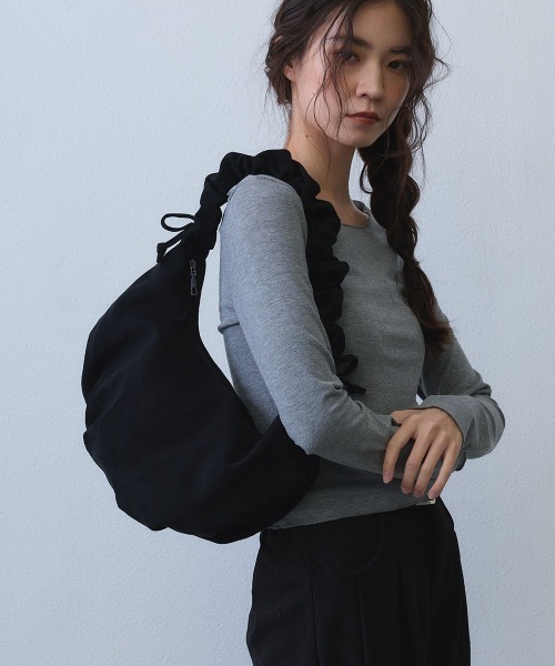 Clum(クルム)の「gather handle shoulder bag / ギャザーハンドルショルダーバッグ(ショルダーバッグ・レディース・ブラック/アイボリー・FREE)」の12枚目の写真