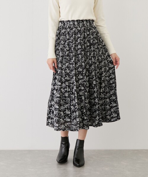 Jayro(ジャイロ)の「花柄消しプリーツスカート(スカート・レディース・ブラック系その他/ベージュ/ブルー系その他4・M)」の1枚目の写真