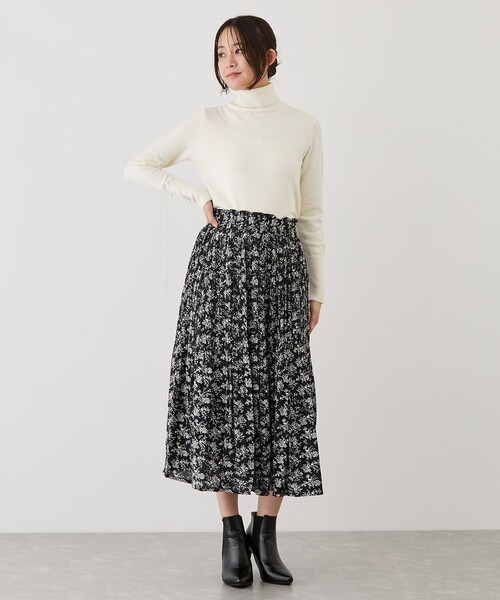 Jayro(ジャイロ)の「花柄消しプリーツスカート(スカート・レディース・ブラック系その他/ベージュ/ブルー系その他4・M)」の7枚目の写真