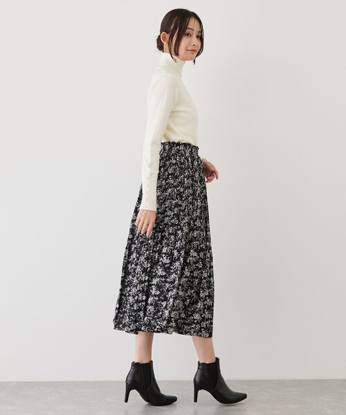 Jayro(ジャイロ)の「花柄消しプリーツスカート(スカート・レディース・ブラック系その他/ベージュ/ブルー系その他4・M)」の9枚目の写真