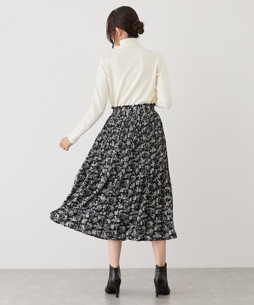 Jayro(ジャイロ)の「花柄消しプリーツスカート(スカート・レディース・ブラック系その他/ベージュ/ブルー系その他4・M)」の10枚目の写真