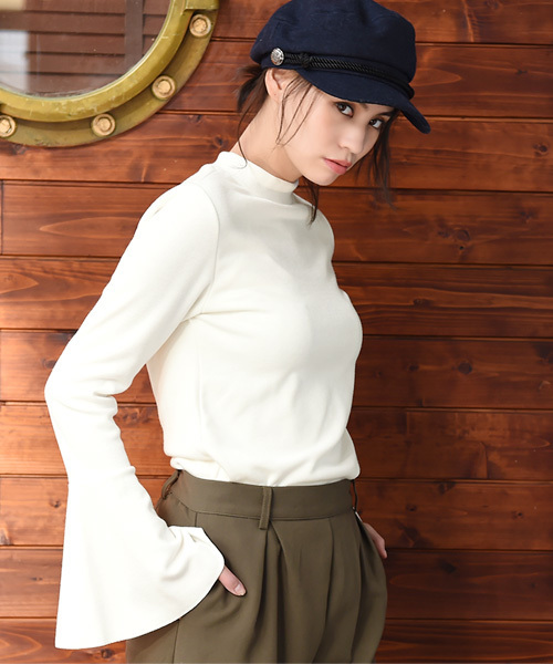 Luz Llena (NEY)（ラズレナニー）の「袖口フレアニットソートップス/ボトルネックニット（ニット/セーター・レディース・オフホワイト/ベージュ・MEDIUM）」の2枚目の写真