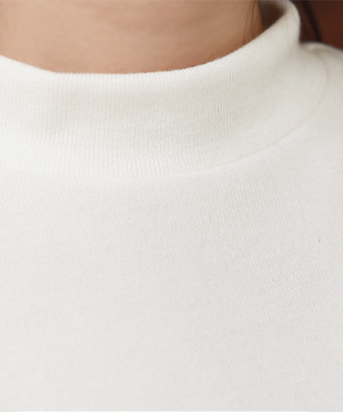 Luz Llena (NEY)（ラズレナニー）の「袖口フレアニットソートップス/ボトルネックニット（ニット/セーター・レディース・オフホワイト/ベージュ・MEDIUM）」の6枚目の写真