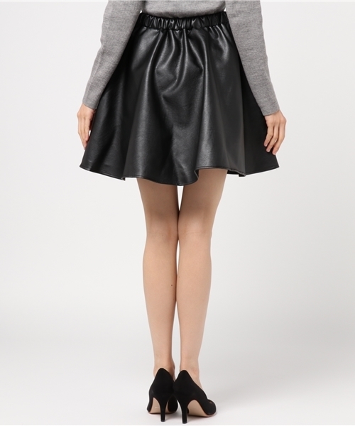 PUNYUS（プニュズ）の「フェイクレザーミニスカート（スカート・レディース・ブラック・1/2/3）」の4枚目の写真